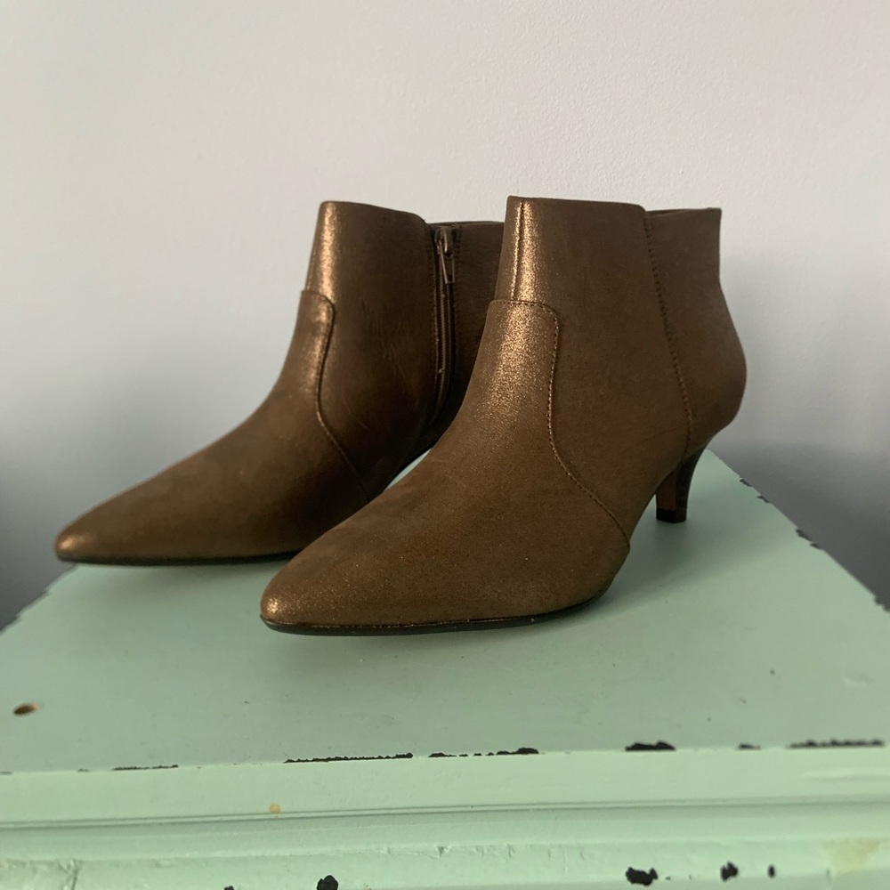 Clarks Linvale Metallic Booties, NIB, Sz 7